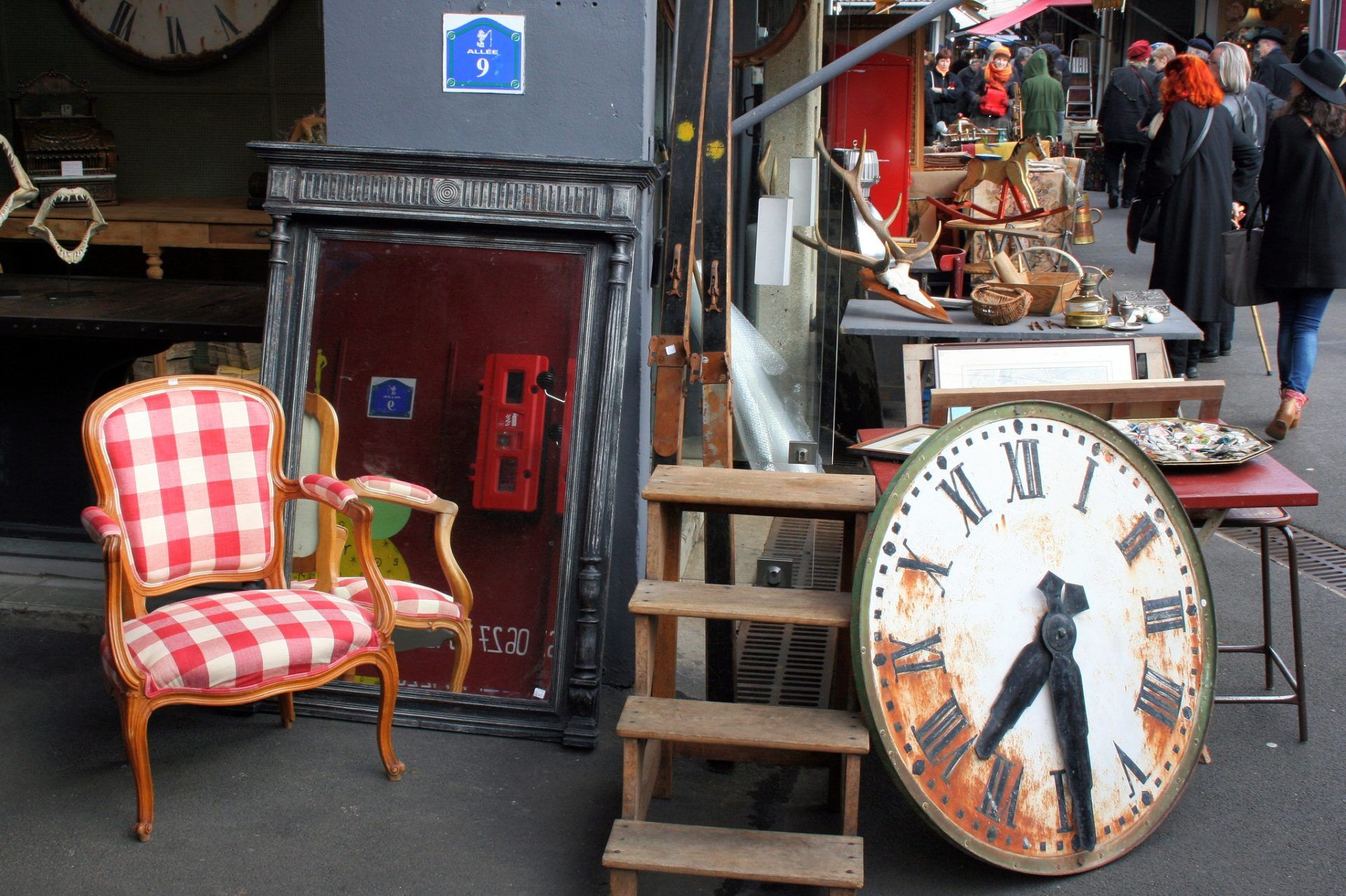 Chatou Antiques Fair - France - Image courtesy of Juan Antonio F Segal via Flickr - luxury villas to rent in France - Oliver's Travels 