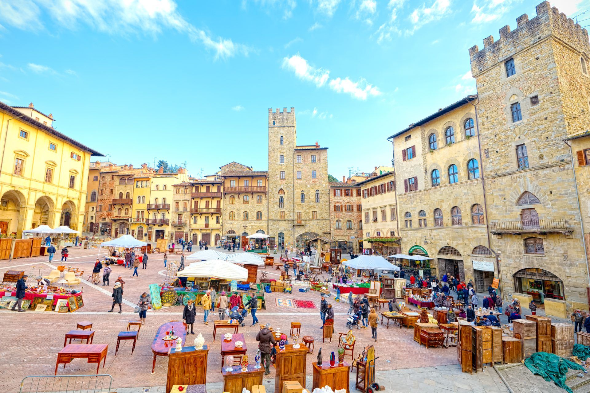 The Antique Fair in Arezzo is the outdoor event dedicated to antiquarian, modern and vintage antiques and bigger in Italy. It was born in June 1968 from an idea of the historic antiquarian Ivan Bruschi and, uninterruptedly since that date, is held every first Sunday of the month and the previous Saturday in the streets of the historic center of Arezzo