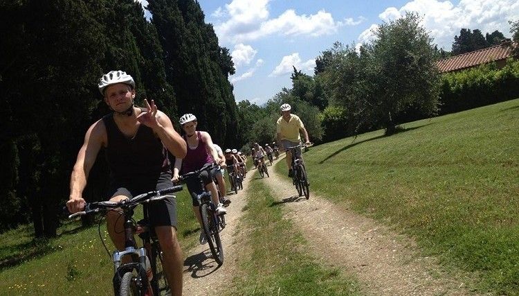 Bike Tours- Oliver's Travels 