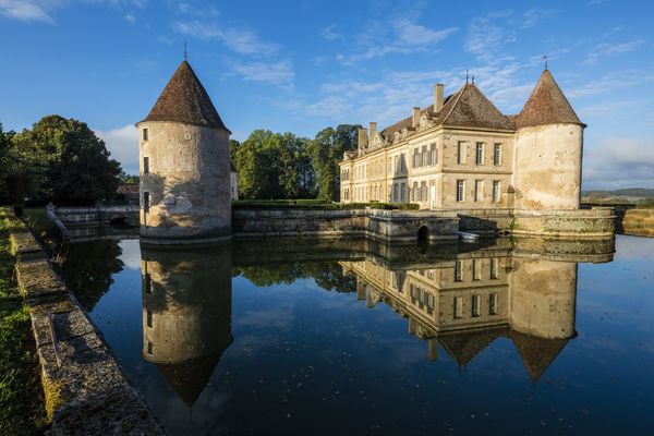 C18th Burgundy Chateau - Burgundy - Oliver's Travels