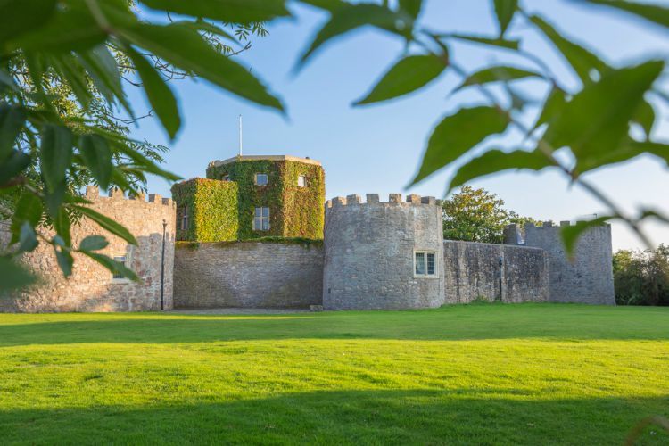 C17-th-Castle-Somerset-Olivers-Travels (6)