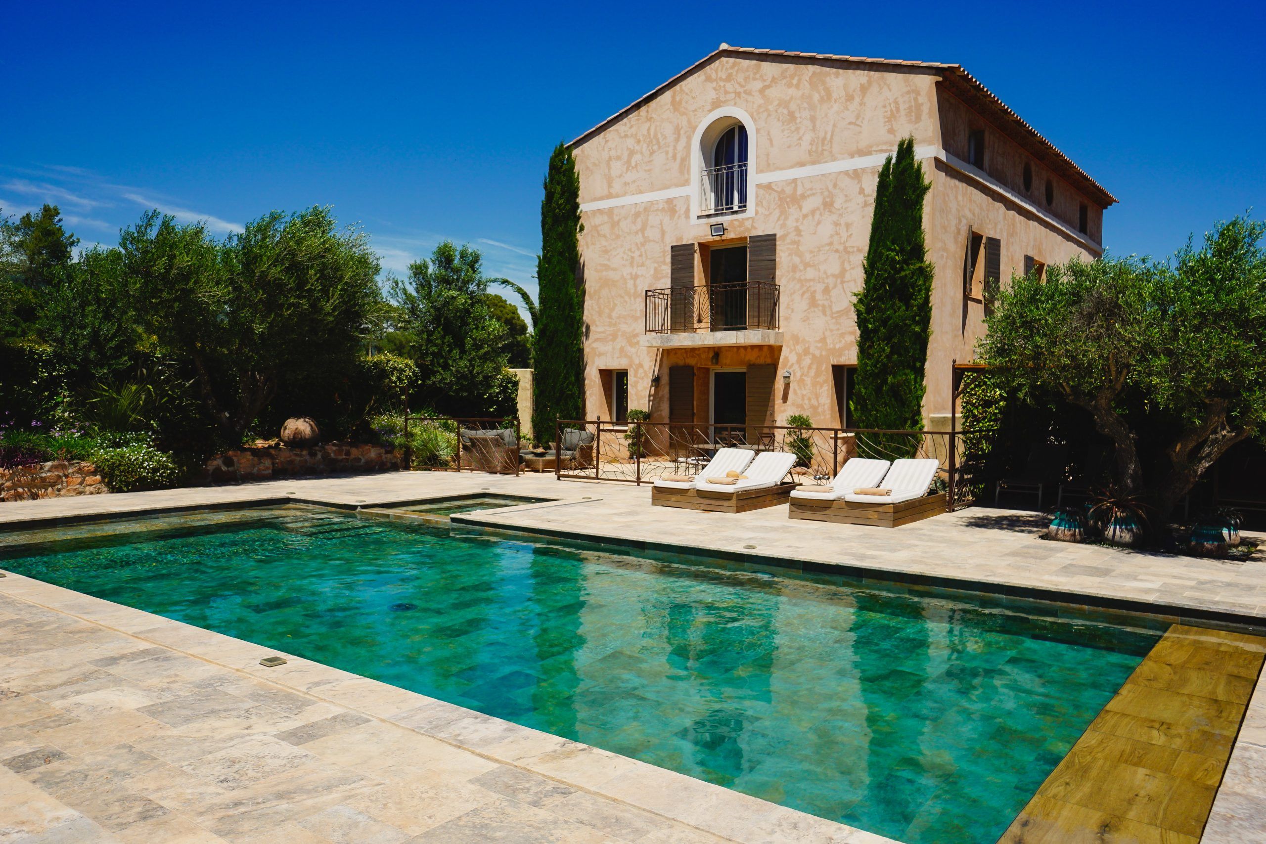 Les Cigales - villas with swimming pools in France