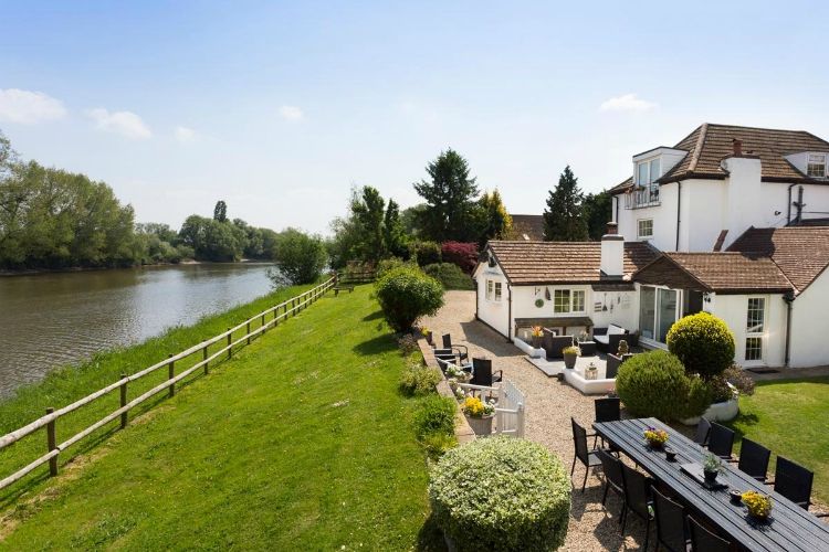 River Severn Mansion - Cotswolds