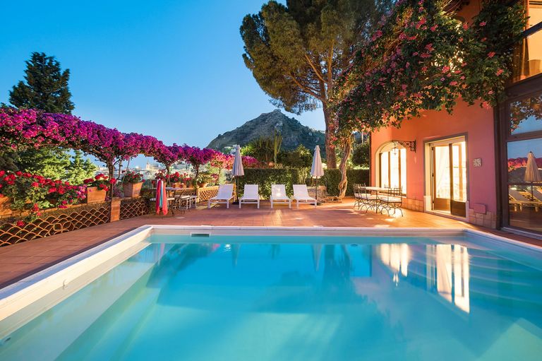 Villas in Sicily header