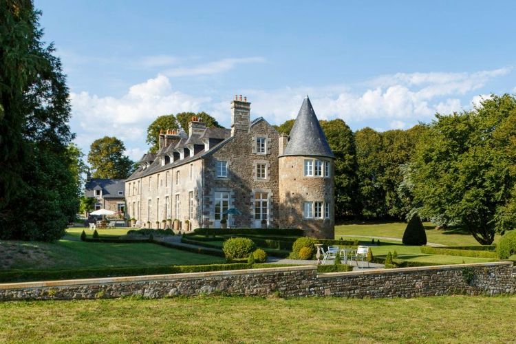 Chateau Quatre Saisons - Normandy - Oliver's Travels