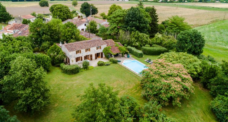 Claire Barn, France
