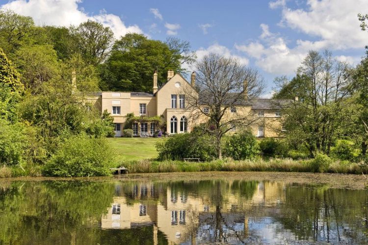 Colleton-Hall-House-Devon-UK-Olivers-Travels