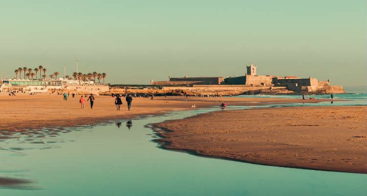 best beaches in lisbom praia de carcavelos