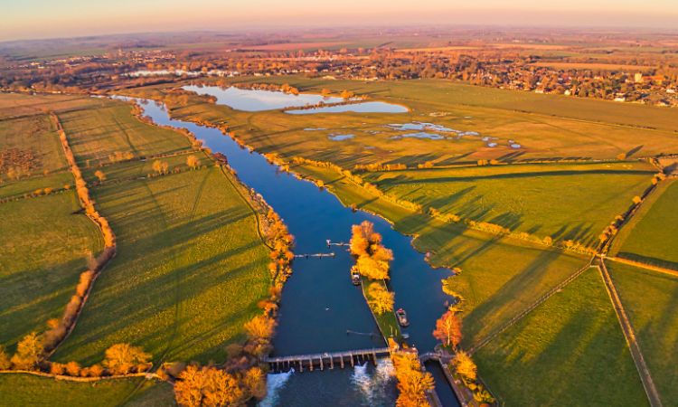 Best Hikes in the UK - Thames Path