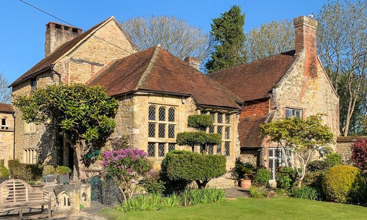 Elizabethan Manor
