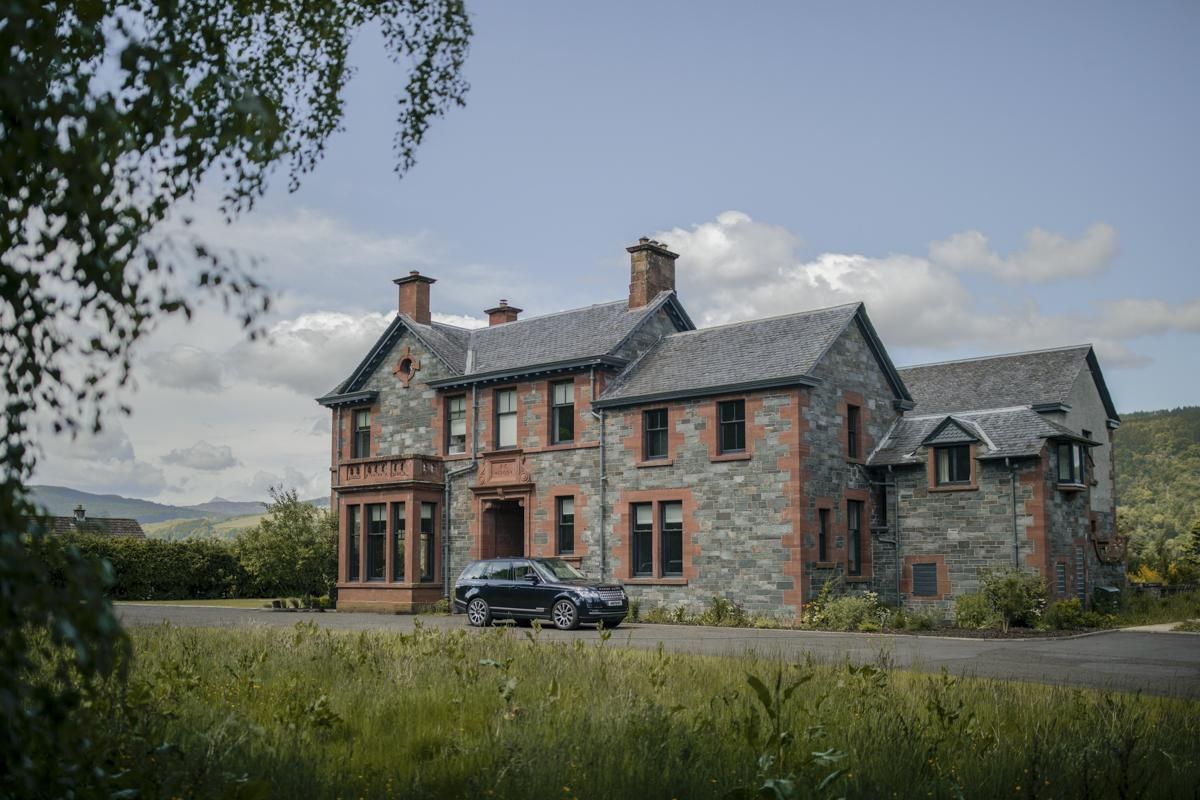 Hilltop Manor