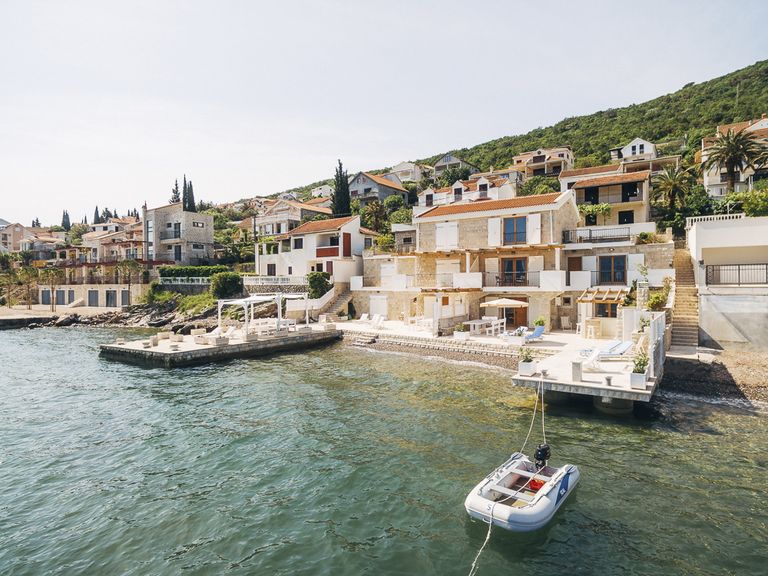 Beachfront cottage in Kotor Bay