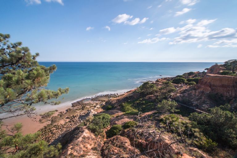 Olhos d’Agua coastline