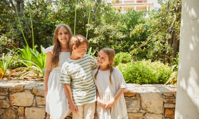 3 children on holiday