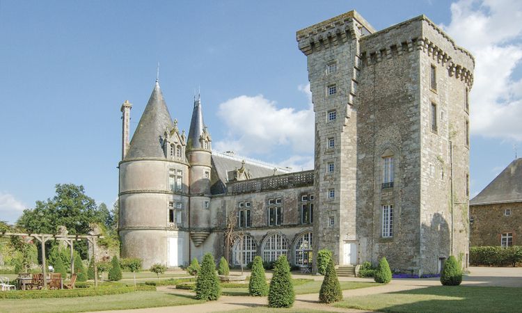 Chateau des Poetes Keep - chateaux in the Loire Valley