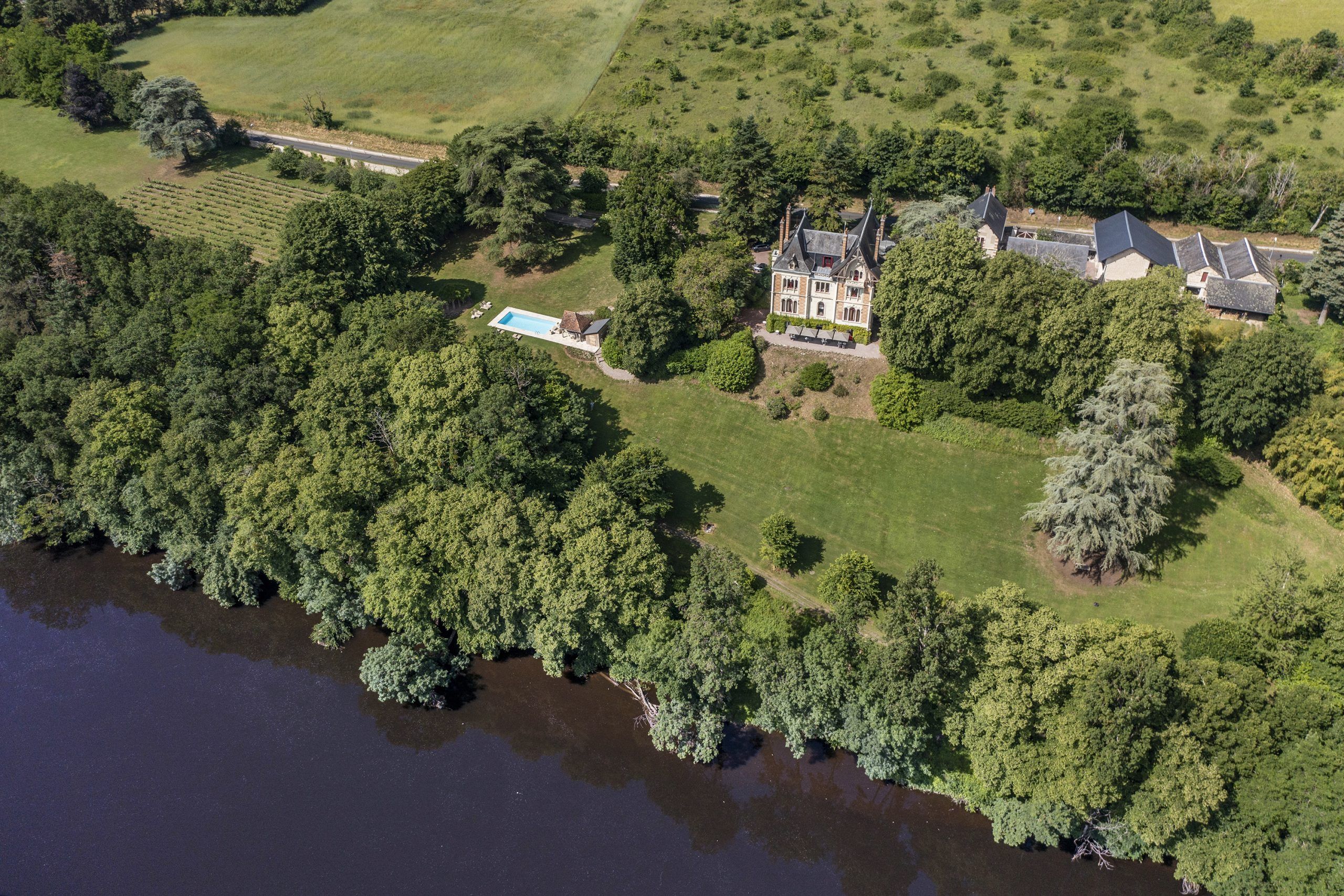Chateau les Bains - chateaux in the Loire Valley