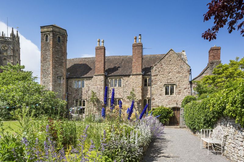 St Peters Court - live like a royal